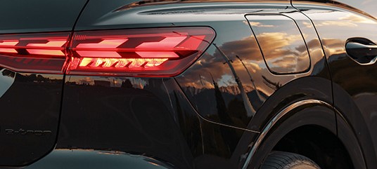Audi-Q5-E-tron-Moinkhodro-19 چراغ عقب روی گلگیر آئودی Q5 e-Trone - Image 1
